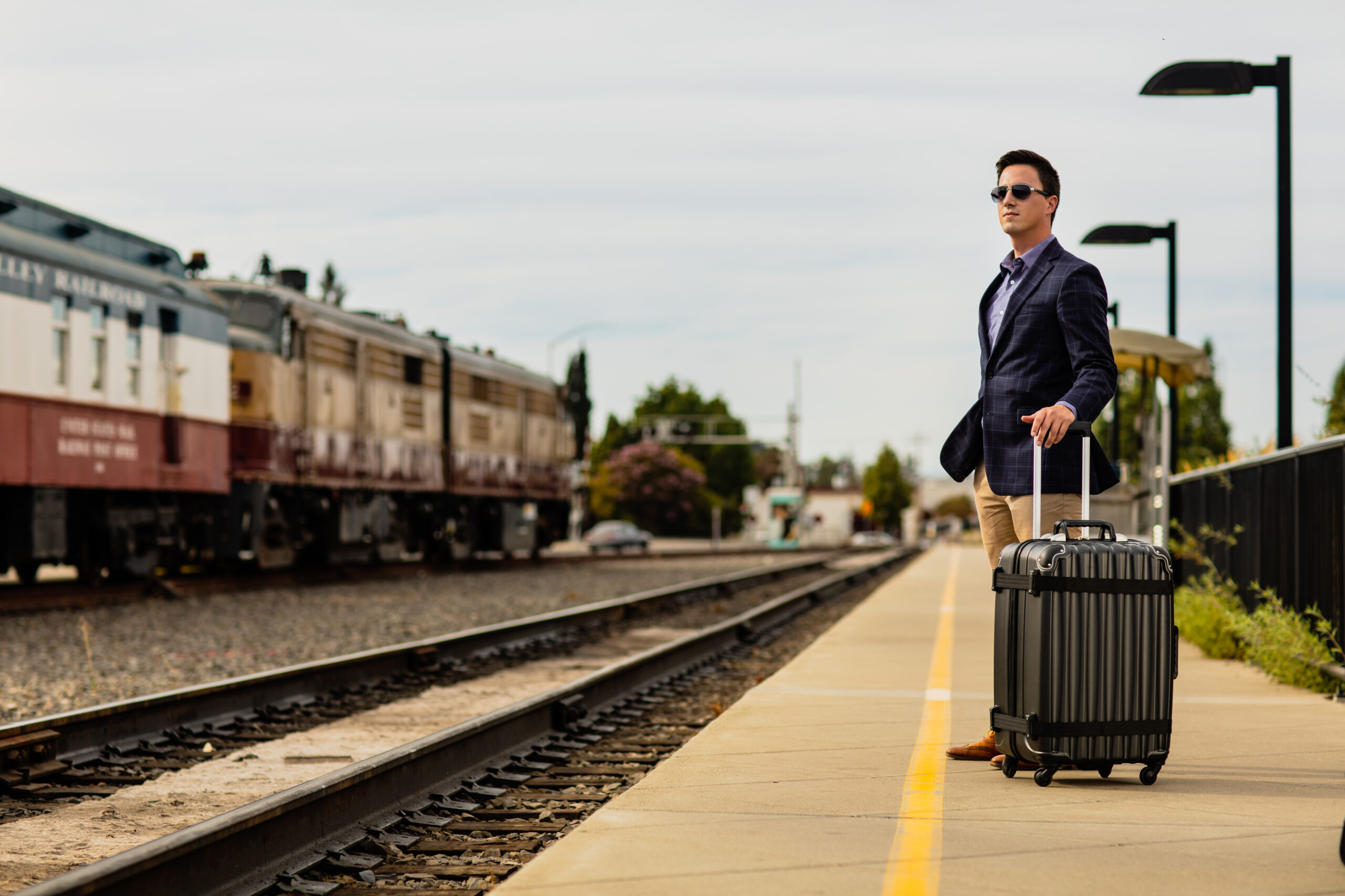 Photo Property of VinGardeValise Man with wine suitcase waiting for train